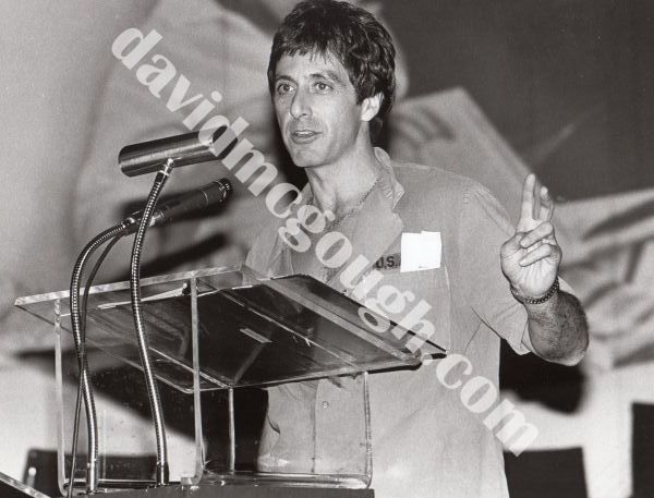 Al Pacino 1983-NY1 cliff.jpg